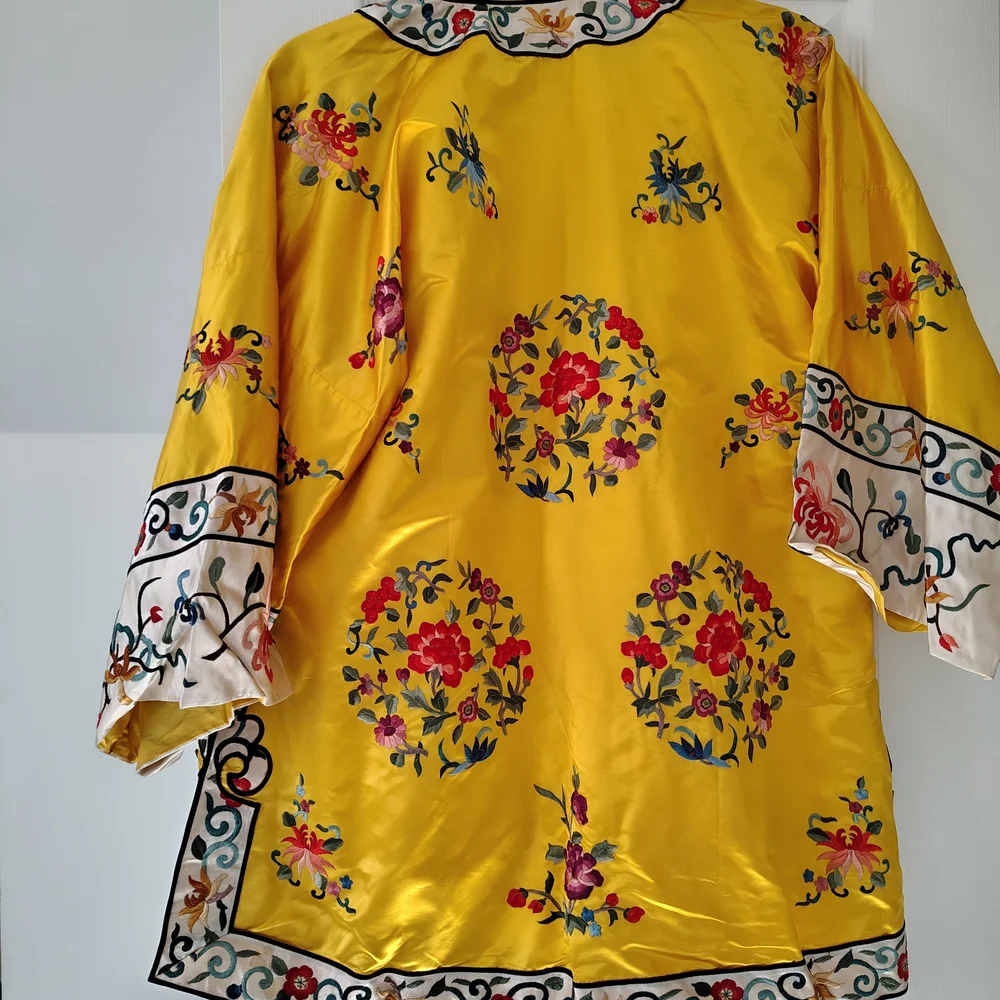 Vintage Floral Embroidered Silk Kimono - Picture 3 of 12